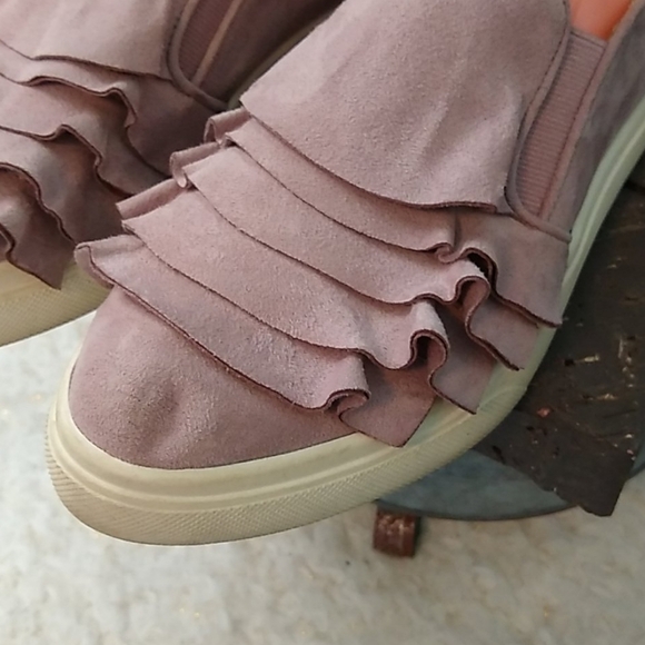 Crown Vintage Womens 7.5 Blush Ruffle Faux Suede Slip On Merie Flat Sneakers - Picture 6 of 15